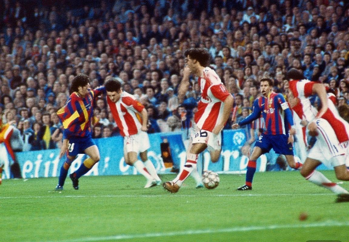 巴塞罗那VS埃因霍温：巅峰对决战术解析与球员风采回顾